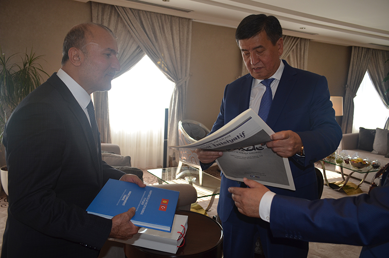 Kirgiz Cumhuriyeti Başbakani Soroonbay Ceenbekov,  Bir Dizi Görüşme Ve Açiliş İçin Türkiye de